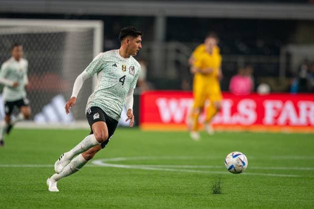 ARLINGTON, TX - SEPTEMBER 09: Mexico midfielder Edson Ãlvarez (4) receives a pass during an International Friendly, Länderspiel, Nationalmannschaft between Australia and Mexico on Sept 9, 2023, at AT&T Stadium in Arlington, TX. (Photo by Chris Leduc Icon Sportswire) SOCCER: SEP 09 Mexico vs Australia EDITORIAL USE ONLY Icon23090924