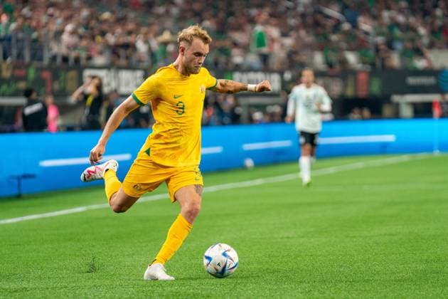ARLINGTON, TX - SEPTEMBER 09: Australia defender Nathaniel Atkinson (3) crosses a pass during an International Friendly, Länderspiel, Nationalmannschaft between Australia and Mexico on Sept 9, 2023, at AT&T Stadium in Arlington, TX. (Photo by Chris Leduc Icon Sportswire) SOCCER: SEP 09 Mexico vs Australia EDITORIAL USE ONLY Icon23090933