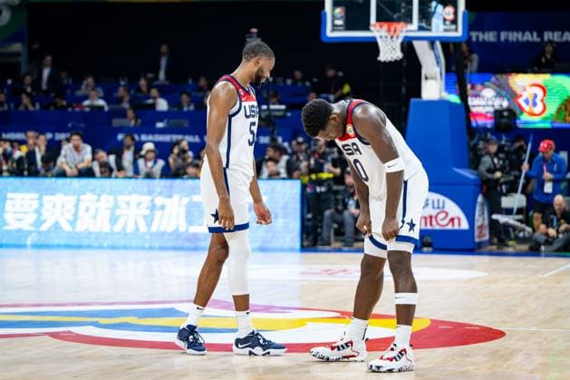 Basketball Manila Pasay 10 09 2023 FIBA Basketball World Cup 2023 Mens World Championship Match for 3rd Place Bronze United States of America USA Canada CAN ANTHONY EDWARDS USA, No 10 MIKAL BRIDGES USA, No 05 down