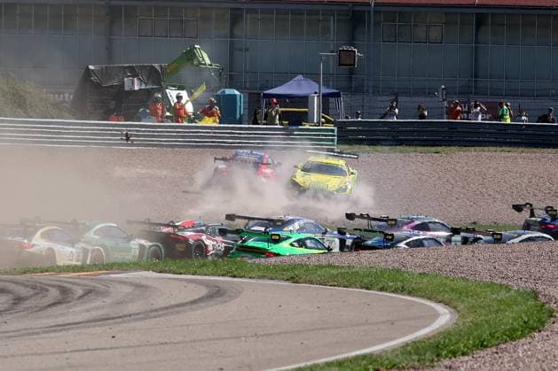 Bilder des Jahres 2023, Sport 09 September Sport Themen der Woche KW36 Sport Bilder des Tages Startunfall beim DTM-Lauf auf dem Sachsenring. Copyright Thomas Pakusch *** Start accident at the DTM race at the Sachsenring Copyright Thomas Pakusch
