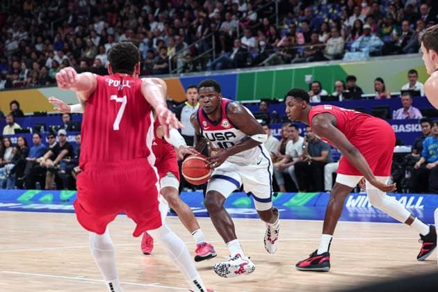 (230910) -- MANILA, Sept. 10, 2023 -- Anthony Edwards (C) of the United States breaks through during the 3rd place game between the United States and Canada at the 2023 FIBA World Cup in Manila, the Philippines, Sept. 10, 2023. ) (SP)PHILIPPINES-MANILA-BASKETBALL-FIBA WORLD CUP-3RD PLACE GAME-USA VS CAN WuxZhuang 