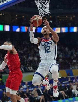 (230910) -- MANILA, Sept. 10, 2023 -- Josh Hart (R) of the United States goes for a lay up during the 3rd place game between the United States and Canada at the 2023 FIBA World Cup in Manila, the Philippines, Sept. 10, 2023. ) (SP)PHILIPPINES-MANILA-BASKETBALL-FIBA WORLD CUP-3RD PLACE GAME-USA VS CAN MengxYongmin 