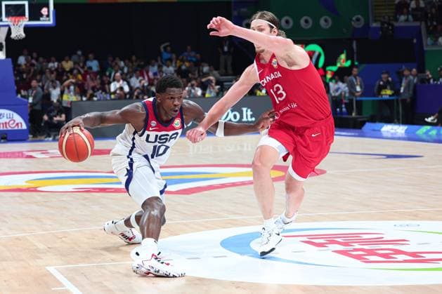 (230910) -- MANILA, Sept. 10, 2023 -- Anthony Edwards (L) of the United States drives the ball during the 3rd place game between the United States and Canada at the 2023 FIBA World Cup in Manila, the Philippines, Sept. 10, 2023. ) (SP)PHILIPPINES-MANILA-BASKETBALL-FIBA WORLD CUP-3RD PLACE GAME-USA VS CAN WuxZhuang 