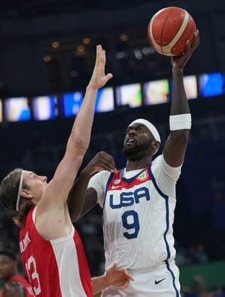 (230910) -- MANILA, Sept. 10, 2023 -- Bobby Portis Jr. (R) of the United States shoots during the 3rd place game between the United States and Canada at the 2023 FIBA World Cup in Manila, the Philippines, Sept. 10, 2023. ) (SP)PHILIPPINES-MANILA-BASKETBALL-FIBA WORLD CUP-3RD PLACE GAME-USA VS CAN MengxYongmin 