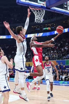 (230910) -- MANILA, Sept. 10, 2023 -- Shai Gilgeous-Alexander (top R) of Canada goes for a lay-up during the 3rd place game between the United States and Canada at the 2023 FIBA World Cup in Manila, the Philippines, Sept. 10, 2023. ) (SP)PHILIPPINES-MANILA-BASKETBALL-FIBA WORLD CUP-3RD PLACE GAME-USA VS CAN WuxZhuang 