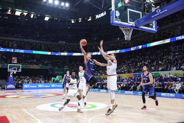 (230910) -- MANILA, Sept. 10, 2023 -- Bogdan Bogdanovic (C) of Serbia goes up for a basket during the final between Germany and Serbia at the 2023 FIBA World Cup in Manila, the Philippines, Sept. 10, 2023. ) (SP)PHILIPPINES-MANILA-BASKETBALL-FIBA WORLD CUP-FINAL-GER VS SRB WuxZhuang 