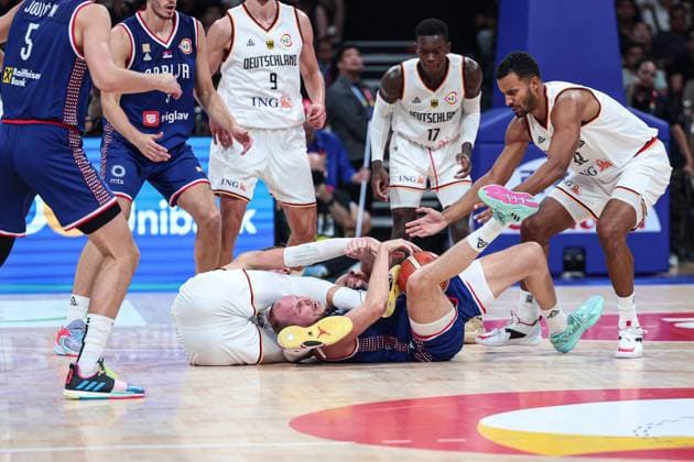 (230910) -- MANILA, Sept. 10, 2023 -- Dejan Davidovac (bottom R) of Serbia and Moritz Wagner (bottom L) of Germany vie for the ball during the final between Germany and Serbia at the 2023 FIBA World Cup in Manila, the Philippines, Sept. 10, 2023. ) (SP)PHILIPPINES-MANILA-BASKETBALL-FIBA WORLD CUP-FINAL-GER VS SRB WuxZhuang 