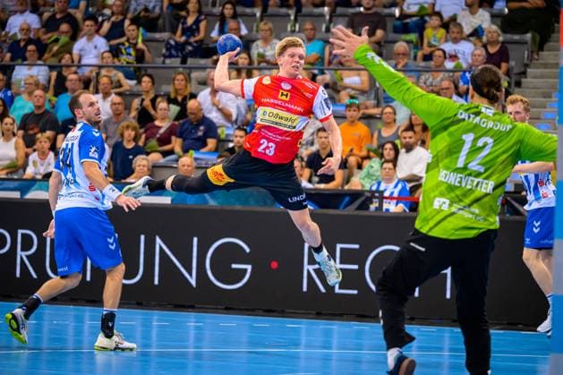 Stuttgart, 10 September 2023 HBL 23 24 TVB Stuttgart ThSV Eisenach from left Kai Häfner Haefner Stuttgart , Niclas Heitkamp Eisenach , goalkeeper Silvio Heinevetter Stuttgart Stuttgart Porsche Arena Baden Württemberg Germany