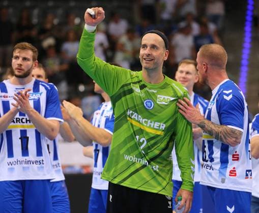 BAU 10 09 2023 Stuttgart Handball TVB Stuttgart vs ThSV Eisenach, front Silvio Heinevetter TVB, center cheers and clenches fist