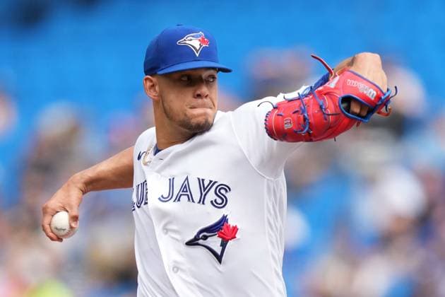 Sport Bilder des Tages September 10, 2023, TORONTO, ON, CANADA: Toronto Blue Jays starting pitcher Jose Berrios (17) delivers to the Kansas City Royals during first inning American League MLB, Baseball Herren, USA baseball action in Toronto on Sunday, Sept.10, 2023. Canada News - September 10, 2023  - ZUMAc35_ 20230910_zaf_c35_047 Copyright: xNathanxDenettex