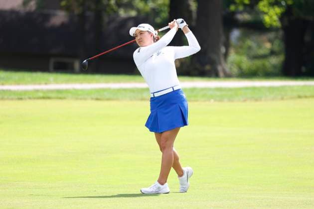 CINCINNATI, OH - SEPTEMBER 10: LPGA, Golf Damen player Minjee Lee hits a shot out of the fairway on the 12th hole during the final round of the Kroger Queen City Championship at the Kenwood Country Club in Cincinnati, Ohio. (Photo by Brian Spurlock Icon Sportswire) GOLF: SEP 10 LPGA Kroger Queen City Championship EDITORIAL USE ONLY Icon230910032