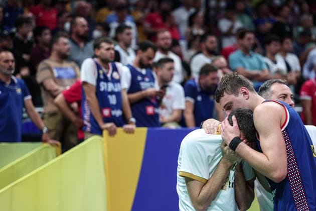 (230911) -- MANILA, Sept. 11, 2023 -- Nikola Jovic (R) and Ognjen Dobric of Serbia react after the final between Germany and Serbia at the 2023 FIBA World Cup in Manila, the Philippines, Sept. 10, 2023. ) (SP)PHILIPPINES-MANILA-FIBA BASKETBALL WORLD CUP-FINAL-GER VS SRB WuxZhuang 
