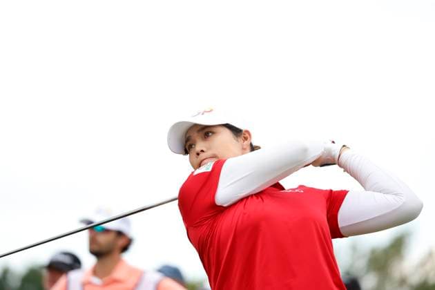 CINCINNATI, OH - SEPTEMBER 10: LPGA, Golf Damen player Ariya Jutanugarn plays her tee shot on the 18th hole during the final round of the Kroger Queen City Championship at the Kenwood Country Club in Cincinnati, Ohio. (Photo by Brian Spurlock Icon Sportswire) GOLF: SEP 10 LPGA Kroger Queen City Championship EDITORIAL USE ONLY Icon230910114