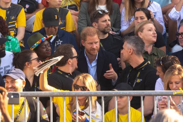 Bilder des Jahres 2023, Sport 09 September Sport Themen der Woche KW37 Sport Bilder des Tages Prince Harry Attends The Second Day Of The Invictus Game 2023 In Duesseldorf Prince Harry , Duke of Sussex, is seen with Yulila Laputina, minister for veterans affair of Ukraine on the bench of the track and field station during the second day of the invictus game 2023 in Duesseldorf, Germany on September 11, 2023 Duesseldorf Germany  Copyright: xYingxTangx originalFilename:tang-notitle230911_npKdy.jpg