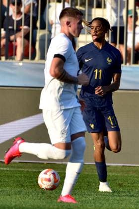 Bradley Barcola of France (R) in action against Mitja Ilenic of Slovenia (L) during the 2025 UEFA European Under-21 Championship Qualification football match Group H between Slovenia and France FOOTBALL : SlovÃ nie vs France - Championnat d Europe des moins de 21 ans UEFA - Match de qualification Groupe H - 11 09 2023 IgorKupljenik Panoramic 