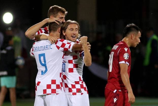 Sport Themen der Woche KW37 Sport Bilder des Tages Armenia v Croatia: Group D - UEFA EURO, EM, Europameisterschaft,Fussball 2024 European Qualifiers YEREVAN, ARMENIA - SEPTEMBER 11: Andrej Kramaric of Croatia celebrate a goal with Luka Modric of Croatia during the UEFA EURO 2024 European qualifier match between Armenia and Croatia at Vazgen Sargsyan Republican Stadium on September 11, 2023 in Yerevan, Armenia. HrachxKhachatryan PIXSELL