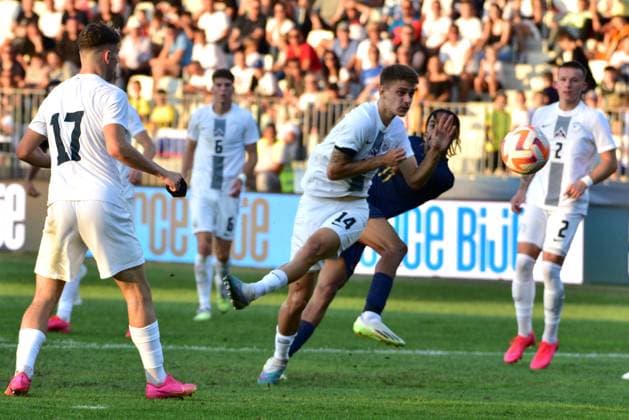 Bradley Barcola of France (2R) in action against Marcel Ratnik of Slovenia (C) and score during the 2025 UEFA European Under-21 Championship Qualification football match Group H between Slovenia and France FOOTBALL : SlovÃ nie vs France - Championnat d Europe des moins de 21 ans UEFA - Match de qualification Groupe H - 11 09 2023 IgorKupljenik Panoramic 