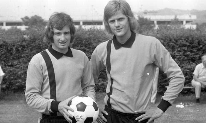 Archivbilder der Woche SPORT KW37 25.07.73 VfB Stuttgart Fototermin Saison 1973 1974 Deutschland, Stuttgart, 25.07.1973, Fussball, Bundesliga, VfB Stuttgart Fototermin Saison 1973 1974: v.l. Gerhard Heinze, Helmut Roleder. *** 25 07 73 VfB Stuttgart photo session season 1973 1974 Germany, Stuttgart, 25 07 1973, football, Bundesliga, VfB Stuttgart photo session season 1973 1974 f l Gerhard Heinze, Helmut Roleder