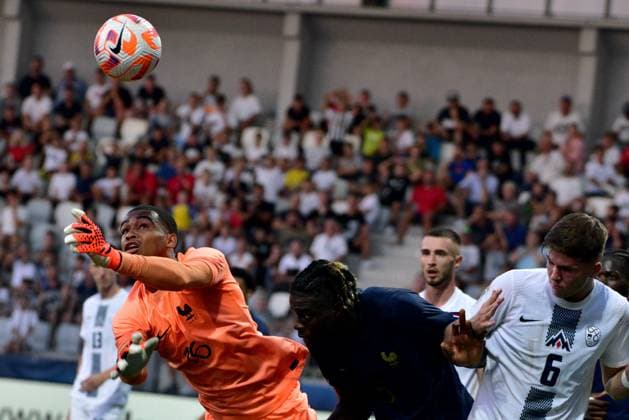 Goalkeeper Guillaume Restes of France (L) in action during the 2025 UEFA European Under-21 Championship Qualification football match Group H between Slovenia and France FOOTBALL : SlovÃ nie vs France - Championnat d Europe des moins de 21 ans UEFA - Match de qualification Groupe H - 11 09 2023 IgorKupljenik Panoramic 