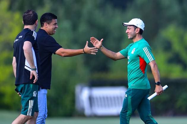 RECORD DATE NOT STATED Seleccion Mexicana 2023 Mexico team Training Session Jaime Lozano head coach and Gonzalo Pineda during the Mexican national team, Nationalteam (Mexico) Training prior to the International Friendly, LÃ¤nderspiel, Nationalmannschaft match against the Uzbekistan National Team, at Childrens Healthcare of Atlanta Training Ground, on September 11, 2023. <br><br> Jaime Lozano Director Tecnico y Gonzalo Pineda durante el Entrenamiento de la Seleccion de Mexico (Seleccion Mexicana) previo al partido amistoso internacional contra la Seleccion de Uzbekistan, en el Campo de Entrenamiento de Atencion Medica infantil de Atlanta, el 11 de septiembre de 2023. ATLANTA GEORGIA ESTADOS UNIDOS  Copyright: xAdrianxMaciasx 20230911173509_SMN_23_MEX_TRAI_LOZANO18