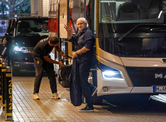 12 09 2023, football national teams friendlies 2023, international match, Germany France, at Signal Iduna Park stadium Dortmund, interim coach Rudi Völler Germany arrives at the stadium by bus and waves to fans