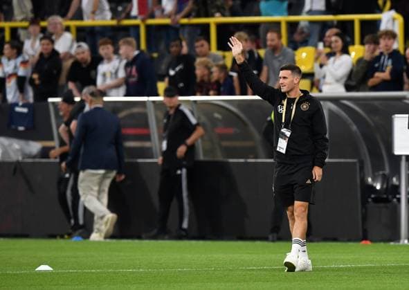 Football, men, 2023 2024 season, international match in Dortmund, Germany France, v l Pascal Groß Germany at the pitch inspection, 12 09 2023, Copyright: xSebastianxRäppold MatthiasxKochx