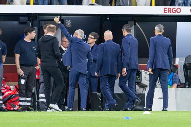 Friendly match Germany France 12 09 2023 Didier Deschamps France, head coach greets the French fans, friendly match, Germany France, 12 09 2023, Signal Iduna Park, Dortmund Copyright: xBEAUTIFULxSPORTS Meuselx