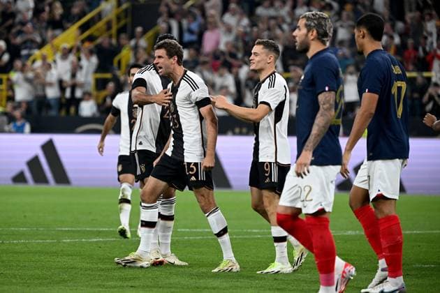 12 09 2023, xjhx, international football match, germany france emspor, v l goal celebration after goal celebrating the goal celebrate 1 0 by thomas mueller german national football team DFB DFL DFB REGULATES PROHIBIT ANY USE OF PHOTOGRAPHS as IMAGE SEQUENCES and or QUASI VIDEO Dortmund