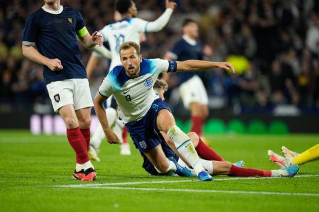 Sport Bilder des Tages Mandatory Credit: Photo by Stuart Wallace Shutterstock (14094533ak) Harry Kane of England scores to give England a 1-3 lead. Scotland v England, International Friendly, Länderspiel, Nationalmannschaft Football, Hampden Park, Glasgow, UK - 12 Sep 2023 EDITORIAL USE ONLY No use with unauthorised audio, video, data, fixture lists, club league logos or live services. Online in-match use limited to 120 images, no video emulation. No use in betting, games or single club league player publications. Scotland v England, International Friendly, Football, Hampden Park, Glasgow, UK - 12 Sep 2023 EDITORIAL USE ONLY No use with unauthorised audio, video, data, fixture lists, club league logos or live services. Online in-match use limited to 120 images, no video emulation. No use in betting, games or single club league player publications. Copyright: xStuartxWallace Shutterstockx 14094533ak