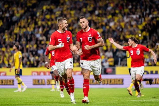 230912 Stefan Posch and Marko Arnautovic of Austria celebrate after the 0 3 goal during the UEFA Euro Qualifier football match between Sweden and Austria on September 12, 2023 in Stockholm Photo Emma Wallskog BILDBYRAN COP 320 JM0531 bbeng fotboll football soccer fotball em kval kval uefa euro qualifier sverige sweden sverige a österrike austria jubel  Copyright: EMMAxWALLSKOG BB230912EW079