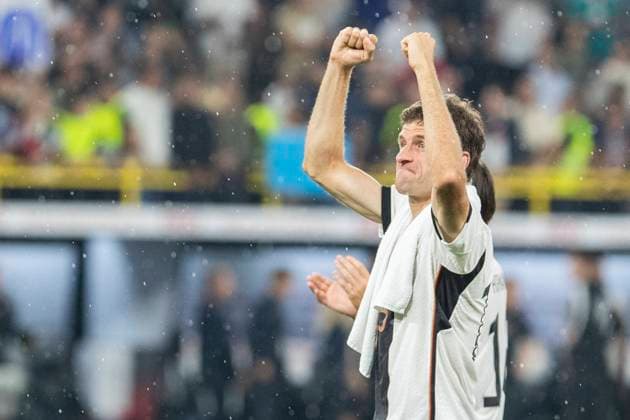 Friendly match Germany France 12 09 2023 Thomas Mueller Germany, 13 cheers after the final whistle, friendly match, Germany France, 12 09 2023, Signal Iduna Park, Dortmund Copyright: xBEAUTIFULxSPORTS Meuselx