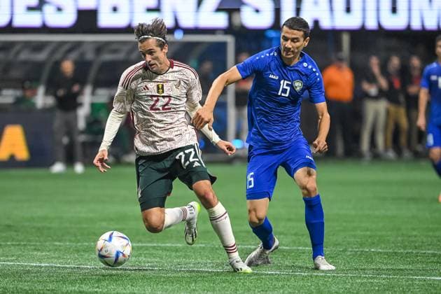 ATLANTA, GA - SEPTEMBER 12: Mexico Defender Victor Guzman (22) is challenged by Uzbekistan Defender Umarbek Eshmurodov (15) during the International Friendly, LÃ¤nderspiel, Nationalmannschaft soccer match between Uzbekistan and Mexico on September 12, 2023 at Mercedes-Benz Stadium in Atlanta, GA. (Photo by John Adams Icon Sportswire) SOCCER: SEP 12 Mexico vs Uzbekistan EDITORIAL USE ONLY Icon23091207854