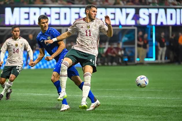 ATLANTA, GA - SEPTEMBER 12: Mexico Forward Santiago GimÃƒ nez (11) during the International Friendly, LÃ¤nderspiel, Nationalmannschaft soccer match between Uzbekistan and Mexico on September 12, 2023 at Mercedes-Benz Stadium in Atlanta, GA. (Photo by John Adams Icon Sportswire) SOCCER: SEP 12 Mexico vs Uzbekistan EDITORIAL USE ONLY Icon23091208485