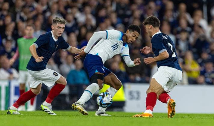 (230913) -- GLASGOW, Sept. 13, 2023 -- England s Jude Bellingham (C) competes during a friendly match between Scotland and England in Glasgow, Britain, on Sept. 12, 2023. (SP)BRITAIN-GLASGOW-FOOTBALL-FRIENDLY MATCH-SCOTLAND VS ENGLAND str 