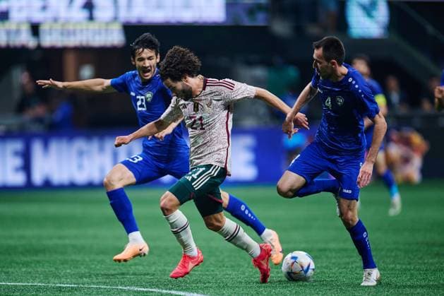 RECORD DATE NOT STATED Seleccion Mexicana 2023 Mexico vs Uzbekistan (L-R), Cesar Huerta of Mexico and Farrukh Sayfiev of Uzbekistan during the game Mexico (Mexican national team, Nationalteam vs Uzbekistan National Team, International Friendly, Länderspiel, Nationalmannschaft at Mercedes Benz Stadium, on September 12, 2023. <br><br> (I-D), Cesar Huerta de Mexico y Farrukh Sayfiev de Uzbekistan durante el partido Mexico (Seleccion Mexicana) vs Uzbekistan, Amistoso Internacional, en el Estadio Mercedes Benz, el 12 de septiembre de 2023. ATLANTA GEORGIA ESTADOS UNIDOS Copyright: xJorgexMartinezx 20230912194052_SMN_23_AM_MEX_UZB_HUERTA83