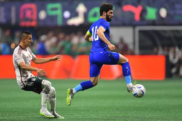 RECORD DATE NOT STATED Seleccion Mexicana 2023 Mexico 3-3 Uzbekistan (L-R), Roberto Alvarado of Mexico and Jaloliddin Masharipov of Uzbekistan during the game Mexico (Mexican national team, Nationalteam vs Uzbekistan National Team, International Friendly, Länderspiel, Nationalmannschaft at Mercedes Benz Stadium, on September 12, 2023. <br><br> (I-D), Roberto Alvarado de Mexico y Jaloliddin Masharipov de Uzbekistan durante el partido Mexico (Seleccion Mexicana) vs Uzbekistan, Amistoso Internacional, en el Estadio Mercedes Benz, el 12 de septiembre de 2023. ATLANTA GEORGIA ESTADOS UNIDOS Copyright: xAdrianxMaciasx 20230912203834_SMN_23_AM_MEX_UZB_MASHARIPOV139