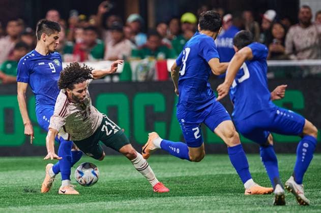 RECORD DATE NOT STATED Seleccion Mexicana 2023 Mexico 3-3 Uzbekistan Cesar huerta of Mexico during the game Mexico (Mexican national team, Nationalteam vs Uzbekistan National Team, International Friendly, LÃ¤nderspiel, Nationalmannschaft at Mercedes Benz Stadium, on September 12, 2023. <br><br> Cesar huerta de Mexico durante el partido Mexico (Seleccion Mexicana) vs Uzbekistan, Amistoso Internacional, en el Estadio Mercedes Benz, el 12 de septiembre de 2023. ATLANTA GEORGIA ESTADOS UNIDOS  Copyright: xJorgexMartinezx 20230912203924_SMN_23_AM_MEX_UZB_HUERTA148