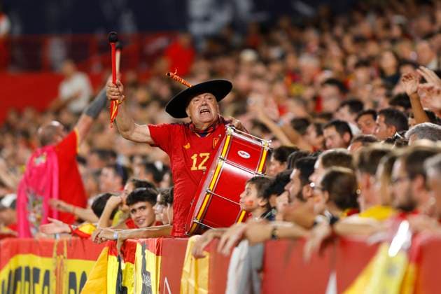 Spain v Cyprus: Group A - UEFA EURO, EM, Europameisterschaft,Fussball 2024 European Qualifiers GRANADA, SPAIN - SEPTEMBER 12: The supporter of Spain Manolo el del Bombo in action during the UEFA Euro 2024 qualifying first round group A football match between Spain and Cyprus at Estadio Nuevo Los Carmenes on September 12, 2023 in Granada, Spain. Granada Granada Spain  Copyright: xÃlexxCamarax originalFilename:camaramartinez-euro2024230912_npG7k.jpg