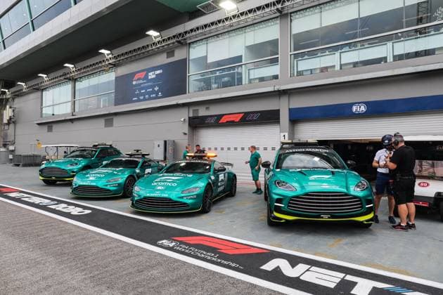 safety car, aston martin during the 2023 Formula 1 Singapore Airlines Singapore Grand Prix, 15th round of the 2023 Formula One World Championship, WM, Weltmeisterschaft from September 15 to 17, 2023 on the Marina Bay Street Circuit, in Singapore - F1 - SINGAPORE GRAND PRIX 2023 DPPI Panoramic  00123034_AV3_4386