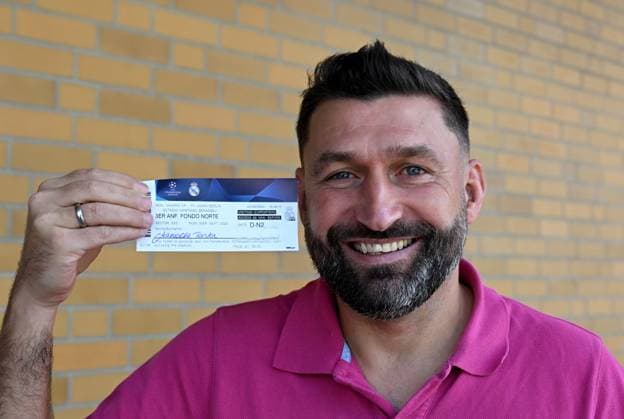 Football, men, 2023 2024 season, Champions League, 1 FC Union Berlin, Torsten Mattuschka with his ticket for the match on 20 September 2023 at Real Madrid, 14 09 2023, Copyright: xMatthiasxKochx