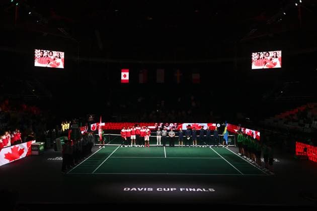 Foto Massimo Paolone LaPresse 14 Settembre 2023 - Bologna, Italia - tennis - Canada vs Svezia - Vasek Pospisil (CAN) v Leo Borg (SWE) - Coppa Davis 2023 - Unipol Arena. Nella foto: schieramento squadre, inizio gara durante l™inno nazionale del Canada September 14, 2023 Bologna, Italy - sport, tennis - Canada vs Sweden - Vasek Pospisil (CAN) v Leo Borg (SWE) - Davis Cup 2023 - Unipol Arena. In the pic: line up during the national anthem of Canada  Copyright: xMassimoxPaolone LaPressex