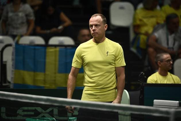 Foto Massimo Paolone LaPresse 14 Settembre 2023 - Bologna, Italia - tennis - Canada vs Svezia - Vasek Pospisil (CAN) v Leo Borg (SWE) - Coppa Davis 2023 - Unipol Arena. Nella foto: Johan Hedsberg osserva September 14, 2023 Bologna, Italy - sport, tennis - Canada vs Sweden - Vasek Pospisil (CAN) v Leo Borg (SWE) - Davis Cup 2023 - Unipol Arena. In the pic: Johan Hedsberg looks on  Copyright: xMassimoxPaolone LaPressex