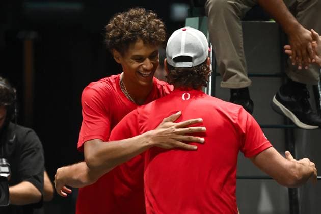 Foto Massimo Paolone LaPresse 14 Settembre 2023 - Bologna, Italia - tennis - Canada vs Svezia - Gabriel Diallo (CAN) v Elias Ymer (SWE) - Coppa Davis 2023 - Unipol Arena. Nella foto: Gabriel Diallo e Frank Dancevic esultano per la vittoria September 14, 2023 Bologna, Italy - sport, tennis - Canada vs Sweden - Gabriel Diallo (CAN) v Elias Ymer (SWE) - Davis Cup 2023 - Unipol Arena. In the pic: Gabriel Diallo and Frank Dancevic celebrate for the victory  Copyright: xMassimoxPaolone LaPressex