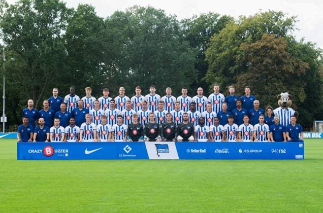Hertha BSC 2 Bundesliga, portrait date 2023 2024, team photo, hi row v li game analyst Etienne Dzwonkowsky Hertha BSC , Kelian Nsona Hertha BSC , Veit Stange Hertha BSC , Fabian Reese Hertha BSC , Marc Oliver Kempf Hertha BSC , Linus Gechter Hertha BSC , Agustin Rogel Hertha BSC , Marton Dardai Hertha BSC , Smail Prevljak Hertha BSC , Toni Leistner Hertha BSC , Haris Tabakovic Hertha BSC , Athletic Trainer Hendrik Vieth Hertha BSC , Athletic trainer Henrik Kuchno Hertha BSC mi row from left Game analyst Gabor Ruhr Hertha BSC , Co coach Tamas Bodog Hertha BSC , Coach Pal Dardai Hertha BSC , Goalkeeper coach Andreas Menger Hertha BSC , Bence Dardai Hertha BSC , Andreas Bouchalakis Hertha BSC , Pascal Klemens Hertha BSC , Derry Scherhant Hertha BSC , Florian Niederlechner Hertha BSC , Marten Winkler Hertha BSC , Anderson Lucoqui Hertha BSC , Palko Dardai Hertha BSC , physiotherapist Jürgen Lange Hertha BSC , physiotherapist Frederick Syna Hertha BSC , witness Hendrik Herzog Hertha BSC , physiotherapist Anne Kaube Hertha BSC , Mascot Herthinho Hertha BSC front row v l Team manager Sami Allagui Hertha BSC , Co coach Admir Hamzagic Hertha BSC , Jonjoe Kenny Hertha BSC , Jeremy Dudziak Hertha BSC , Tony Rölke Hertha BSC , Gustav Christensen Hertha BSC , Ibrahim Maza Hertha BSC , goalkeeper Tim Goller Hertha BSC , goalkeeper Tjark Ernst Hertha BSC , goalkeeper Robert Kwasigroch Hertha BSC , goalkeeper Philip Sprint Hertha BSC , Deyovaisio Zeefuik Hertha BSC , Bilal Hussein Hertha BSC , Eliyas Strasner Hertha BSC , Michal Karbownik Hertha BSC , Peter Pekarik Hertha BSC , Witness Robert Ambramczyk Hertha BSC , Team Manager Maximilian Fürst Hertha BSC 14 09 2023, Copyright: xSebastianxRäppold MatthiasxKochx