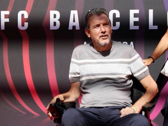September 14, 2023, Sabadell, Barcelona, Spain: Barcelona Spain 14.09.2023 Carlos Unzue (TV commentator on Dazn) and his girlfriend looks during the Prime Video A New Era II at Camp Nou on 14 September 2023 in Barcelona. Sabadell Spain - ZUMAu50_ 20230914_zsp_u50_009 Copyright: xXavixUrgelesx