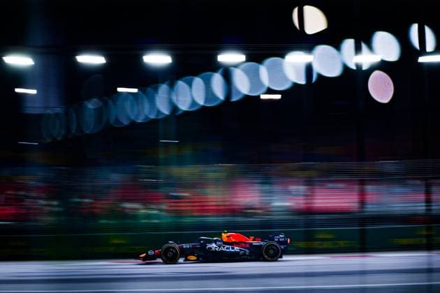 11 PEREZ Sergio (mex), Red Bull Racing RB19, action during the 2023 Formula 1 Singapore Airlines Singapore Grand Prix, 15th round of the 2023 Formula One World Championship, WM, Weltmeisterschaft from September 15 to 17, 2023 on the Marina Bay Street Circuit, in Singapore - F1 - SINGAPORE GRAND PRIX 2023 DPPI Panoramic  00123034_AV3_6534