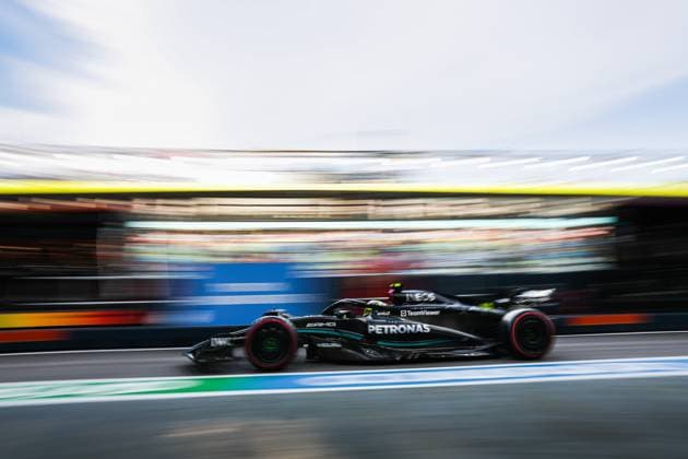 44 Lewis Hamilton GBR, Mercedes AMG Petronas F1 Team , F1 Grand Prix of Singapore at Marina Bay Street Circuit on September 15, 2023 in Singapore, Singapore Photo by HOCH ZWEI Singapore Singapore