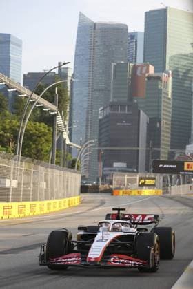 20 KEVIN MAGNUSSEN (DAN) MONEYGRAM HAAS F1 TEAM (USA) HAAS VF-23 -FERRARI FORMULE 1 : Grand prix de Singapour - Essais - 15 09 2023 MPSAgency Panoramic 