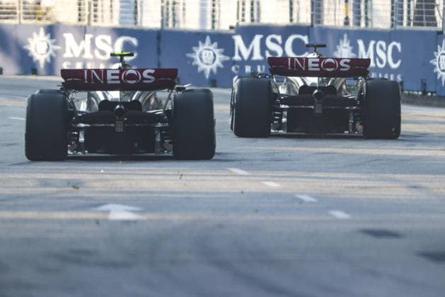 44 LEWIS HAMILTON (GBR) & 63 GEORGE RUSSELL (GBR) MERCEDES-AMG PETRONAS FORMULA ONE TEAM (GBR) MERCEDES W14 FORMULE 1 : Grand prix de Singapour - Essais - 15 09 2023 MPSAgency Panoramic 