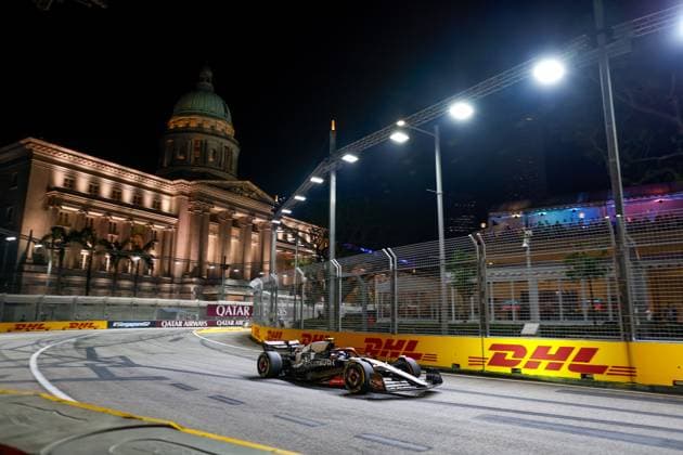22 TSUNODA Yuki (jap), Scuderia AlphaTauri AT04, action during the 2023 Formula 1 Singapore Airlines Singapore Grand Prix, 15th round of the 2023 Formula One World Championship, WM, Weltmeisterschaft from September 15 to 17, 2023 on the Marina Bay Street Circuit, in Singapore - F1 - SINGAPORE GRAND PRIX 2023 DPPI Panoramic  F12023GP16SIN_JK164050